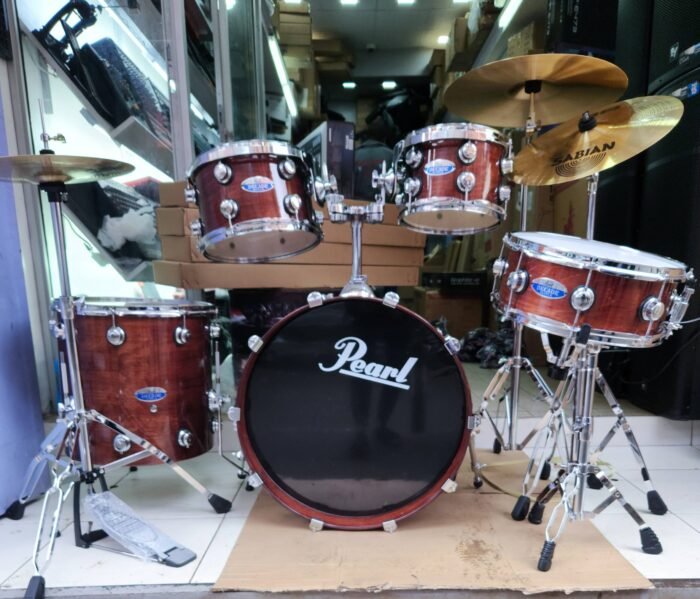 Pearl_Complete_5_piece_drum_set_1 pearl 5-piece drum set